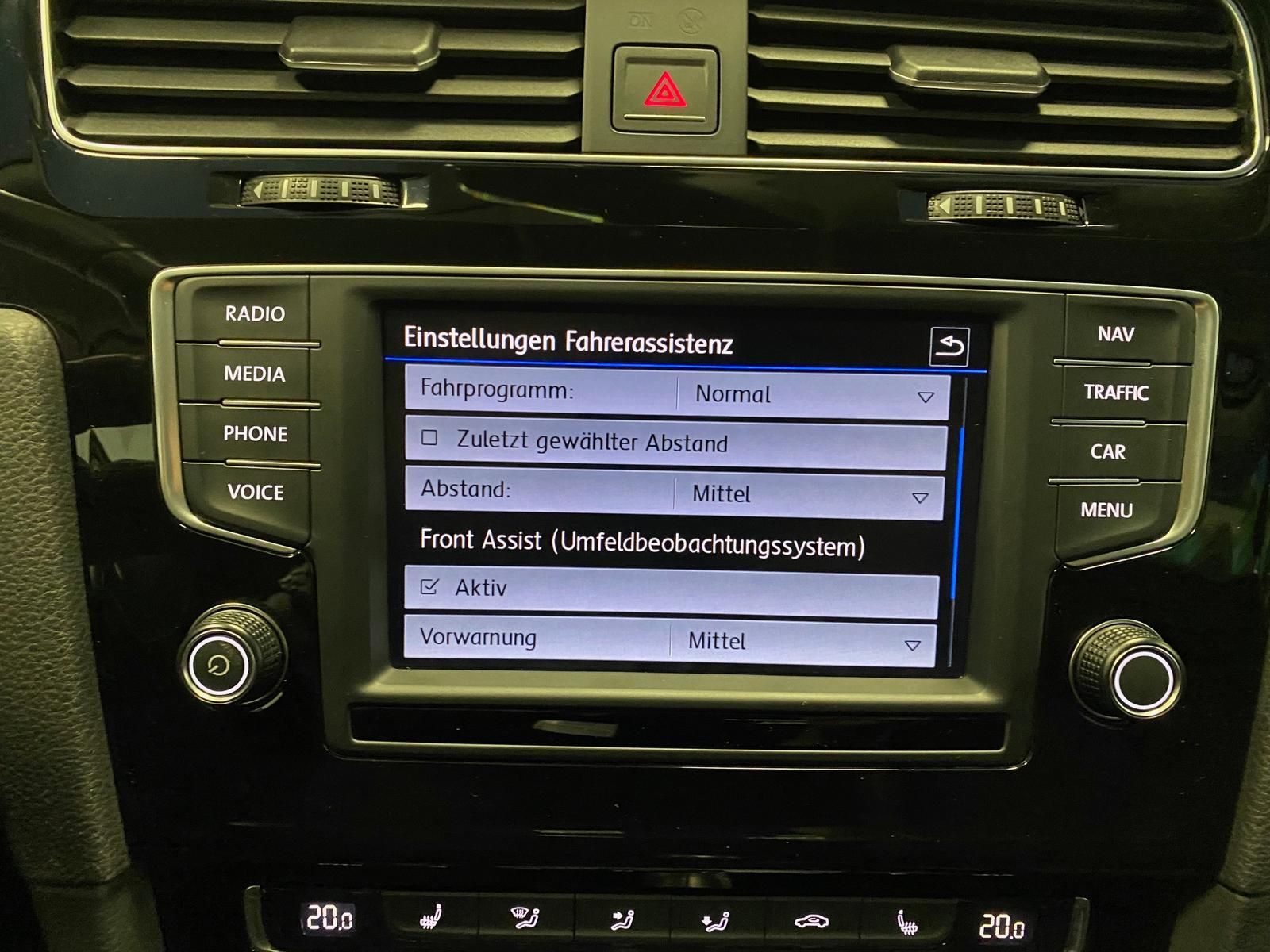 Fahrzeugabbildung Volkswagen Golf 1.4 16V TSI 1395 ccm Highline PDC+NAVI+ACC+