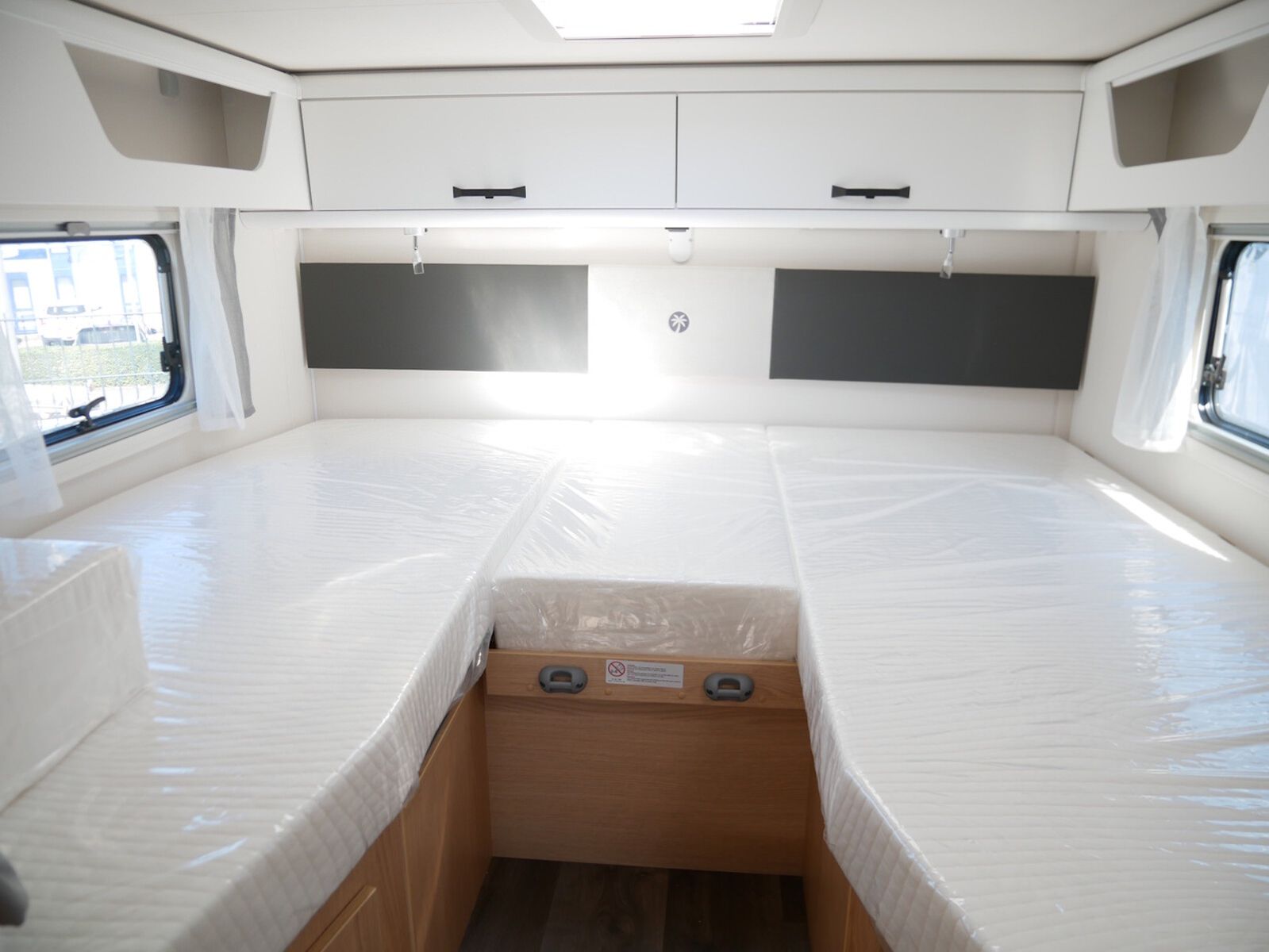 Fahrzeugabbildung Sunlight Adventure T Ford 680 Automatik, Xenon Scheinw.