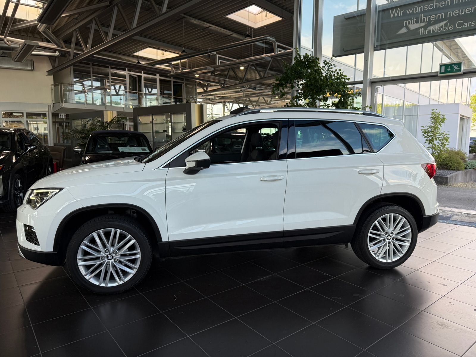Fahrzeugabbildung SEAT Ateca Xcellence PANO BEATS ACC LED