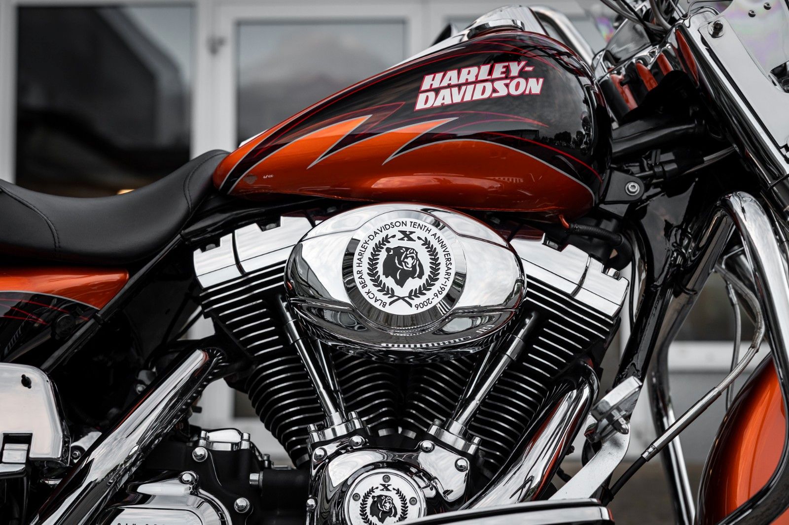 Fahrzeugabbildung Harley-Davidson FLHRC Road King Classic - BLACK BEAR - SELTEN