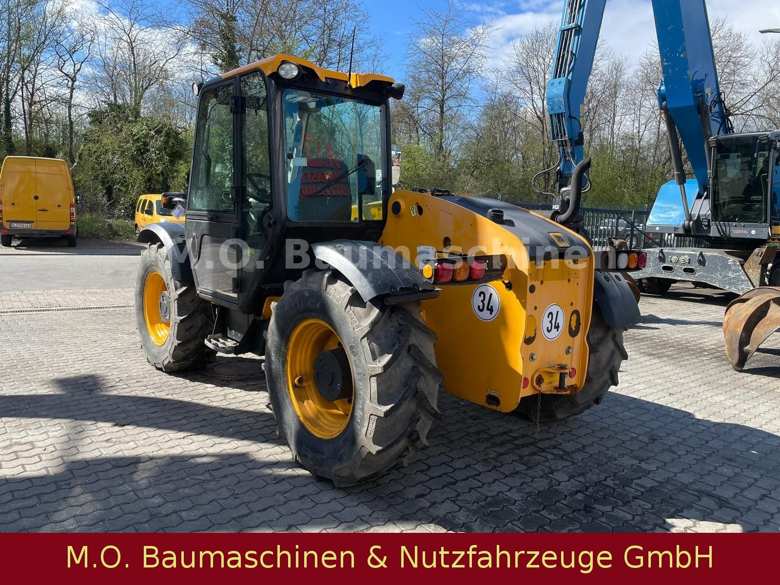 Fahrzeugabbildung JCB 526-65 / 4x4x4 / SW / 5,6 m / 2,6 t /