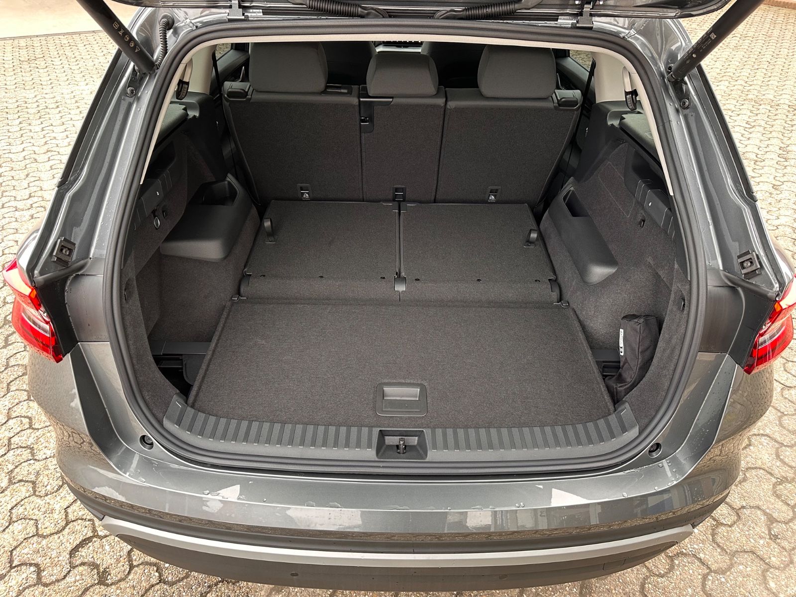 Fahrzeugabbildung SKODA Kodiaq 1.5 eTSI Selection DSG ACC/LED/PDC/SHZ