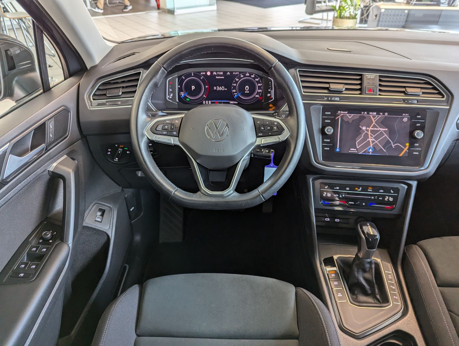 VW Tiguan 2.0 TDI DSG Elegance HUD Assist-Plus StHz - Image 19