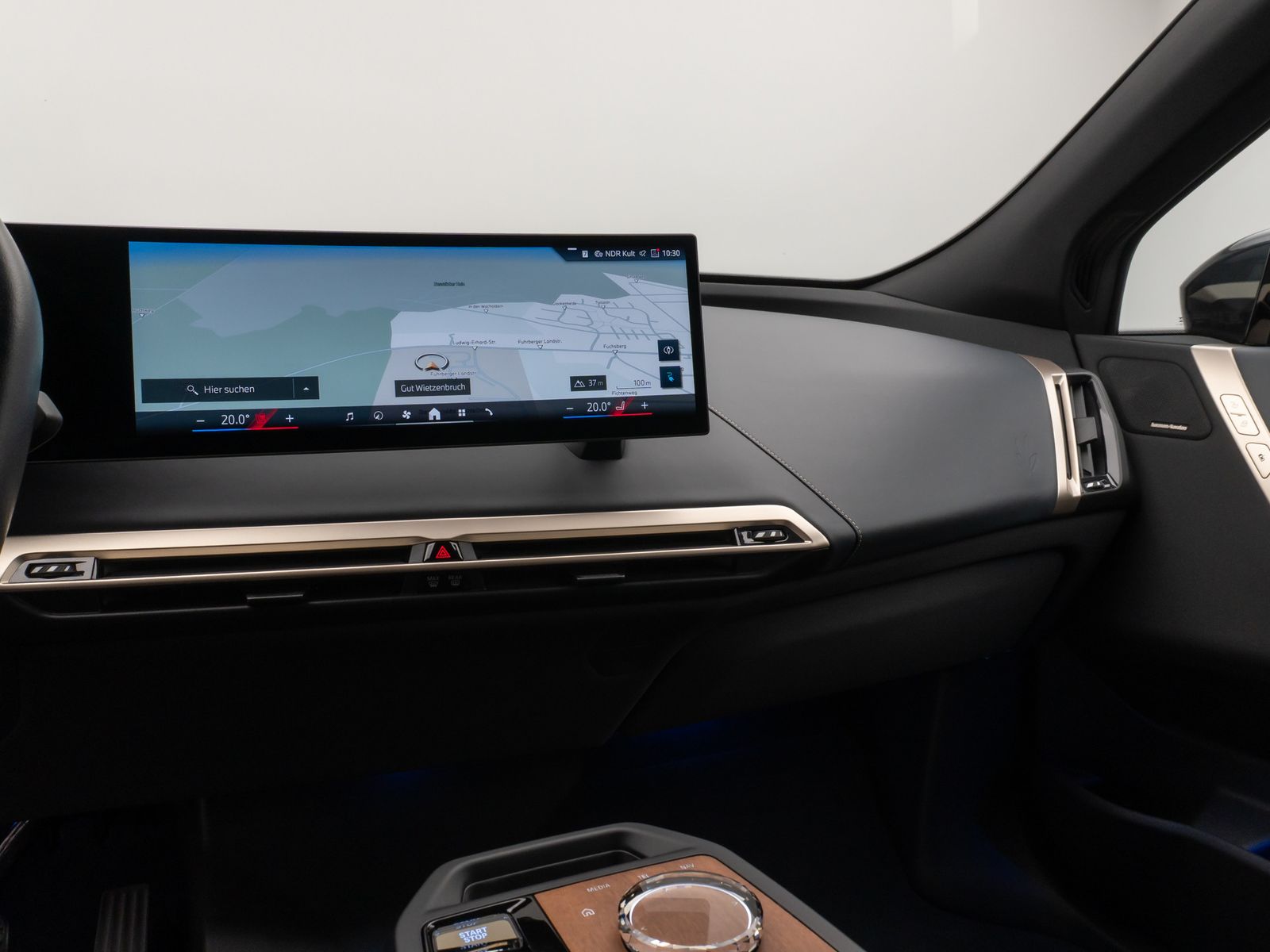 Fahrzeugabbildung BMW iX xD40 Sport SkyLounge 360°Laser DAB H/K 22Zoll