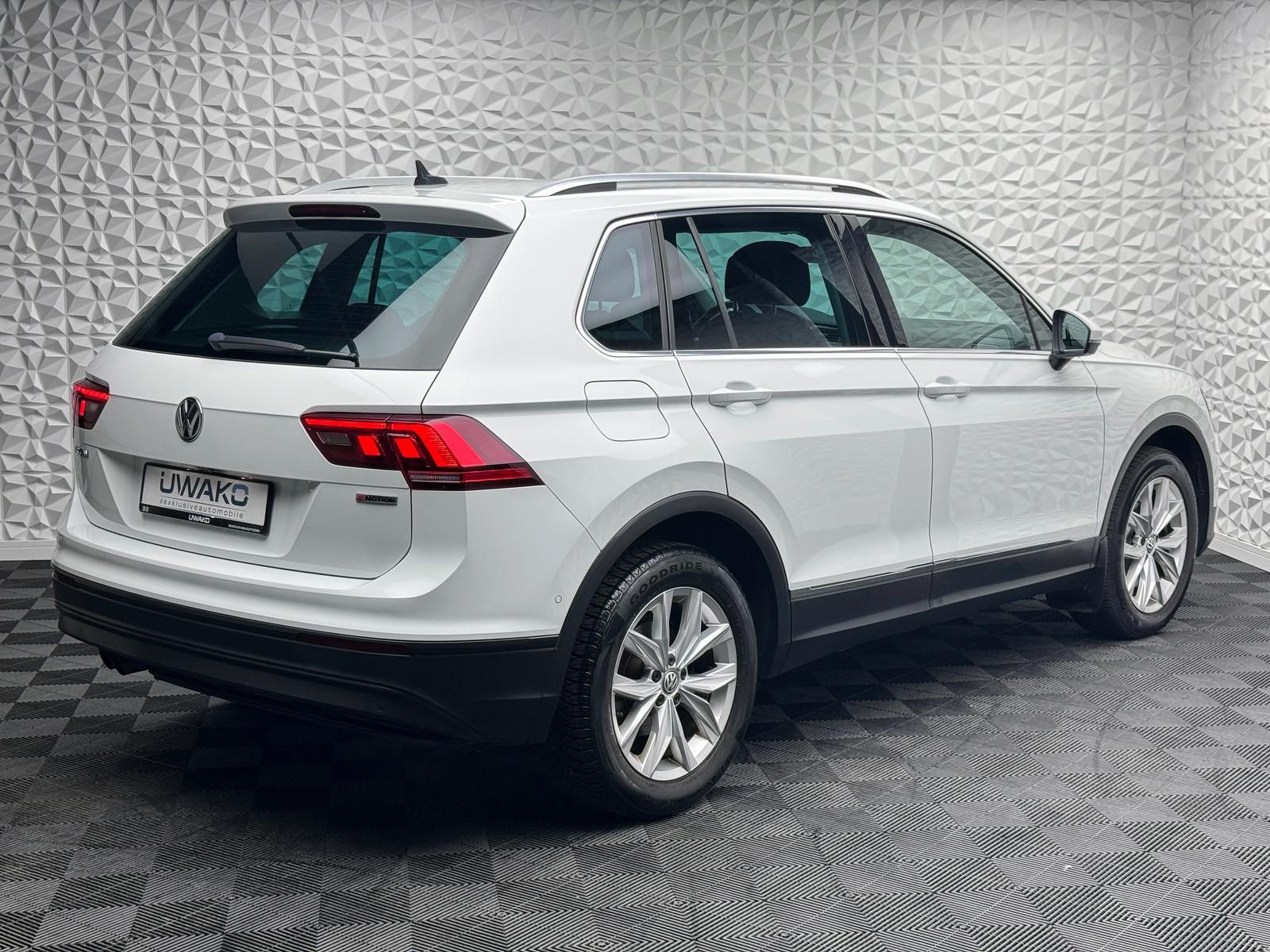 Fahrzeugabbildung Volkswagen 2.0 TSI*STANDHEIZUNG*AHK*4MOTION*LED*RCAM*DSG