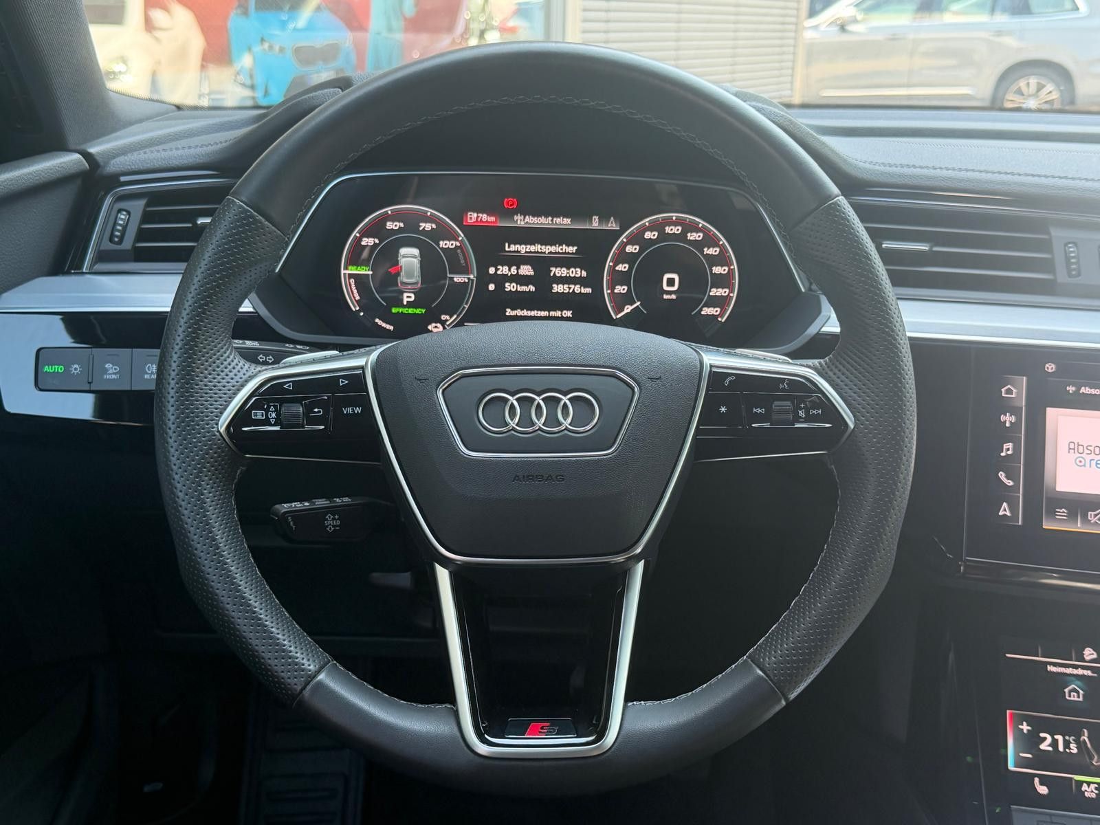 Fahrzeugabbildung Audi e-tron 55 QUATT 2X S LINE LUFT+LED+SHZ+NAVI+AHK+