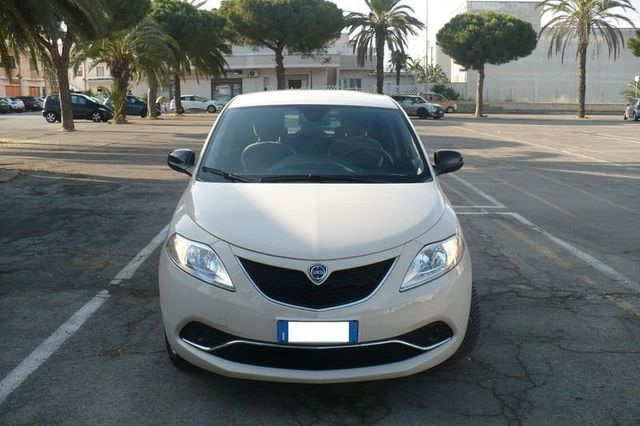 Lancia Ypsilon 1.2 69 CV 5 porte Silver