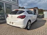 Opel Astra J Lim. 5-trg. Sport - Opel Astra aus 2010 mit Diesel-Antrieb