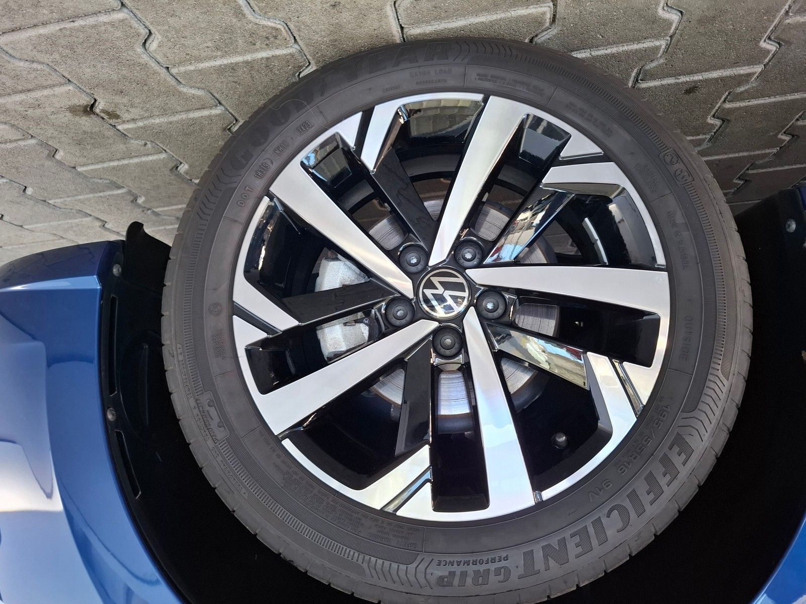 Fahrzeugabbildung Volkswagen Polo VI Move + Kamera+IQ.Light.+Navi+App Connect