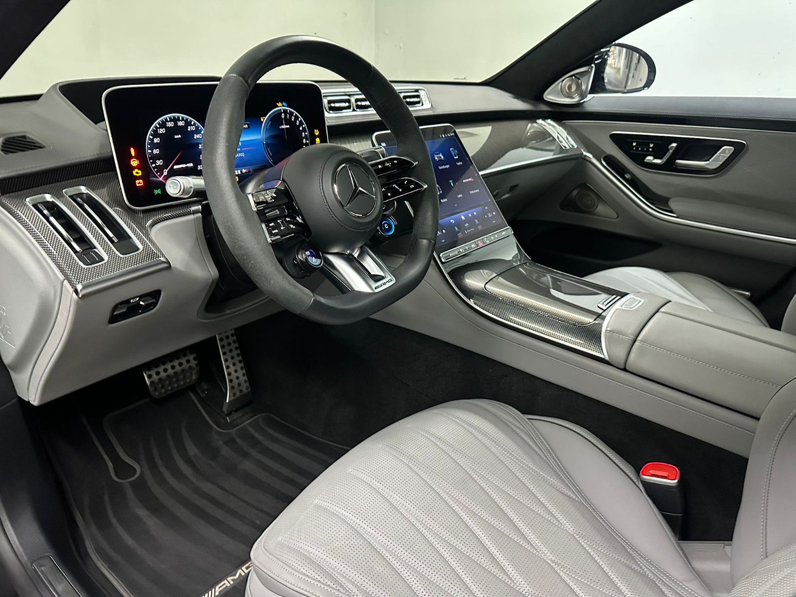 Fahrzeugabbildung Mercedes-Benz S 63 E Performance L *KERAMIK*TV*PANO*