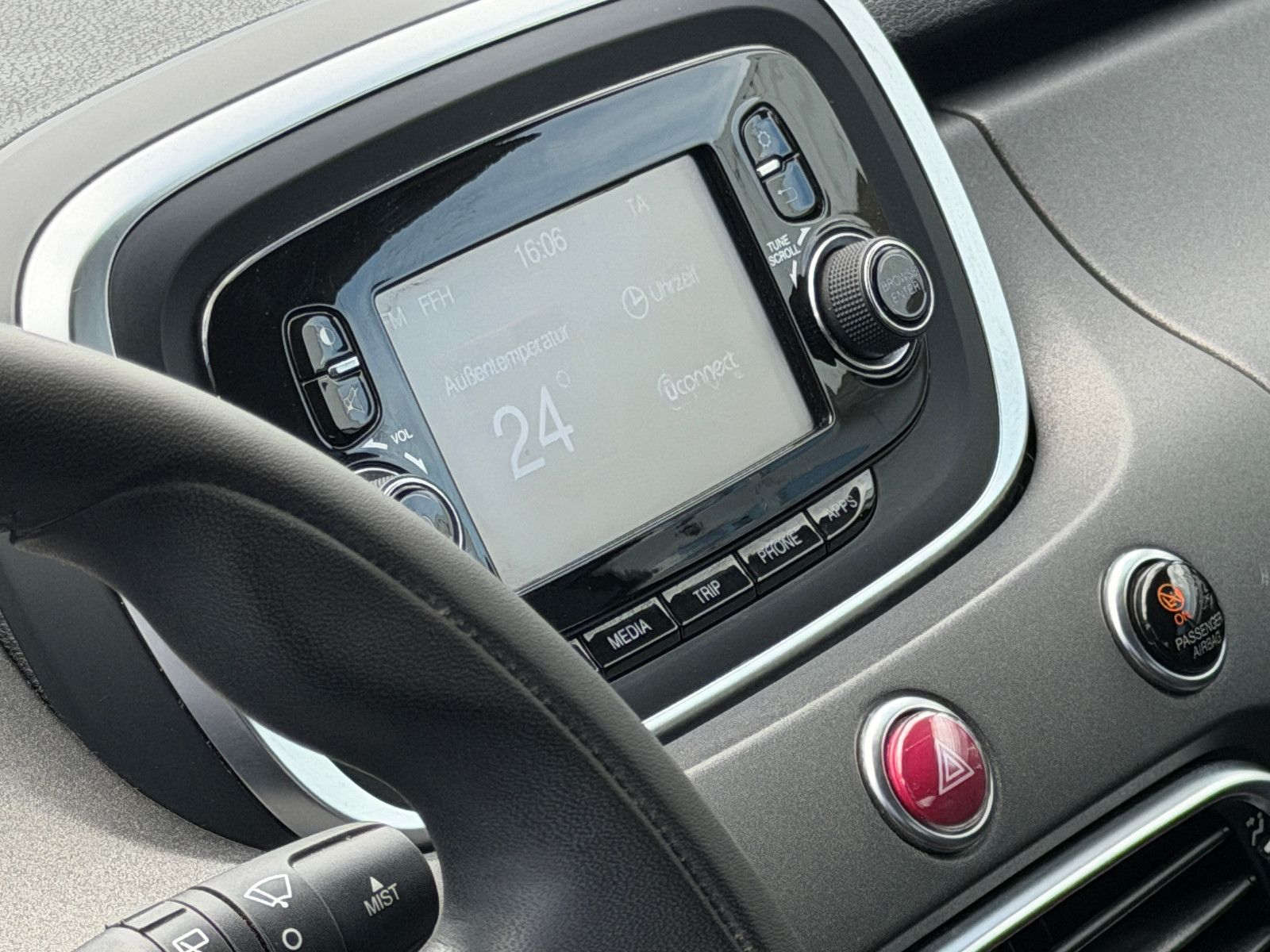 Fahrzeugabbildung Fiat 500X Cross/ UConnect / Fahrassistenz/Design-Kit
