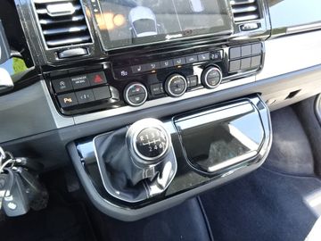 Fotografie des VW T6 Multivan 2.0 TDI Generation Six AHK 2.500kg