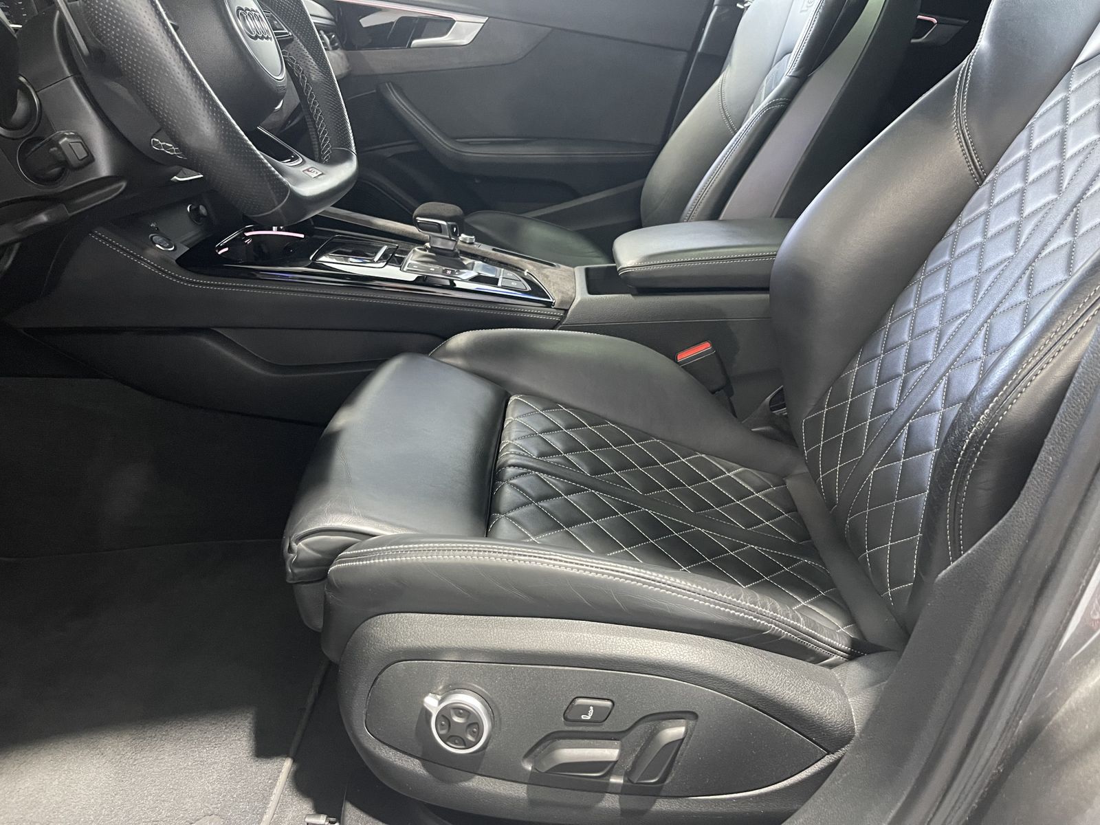 Fahrzeugabbildung Audi A4 35 TDI*S-Line*Leder*STHZ*Pano*Bang&Olufsen*