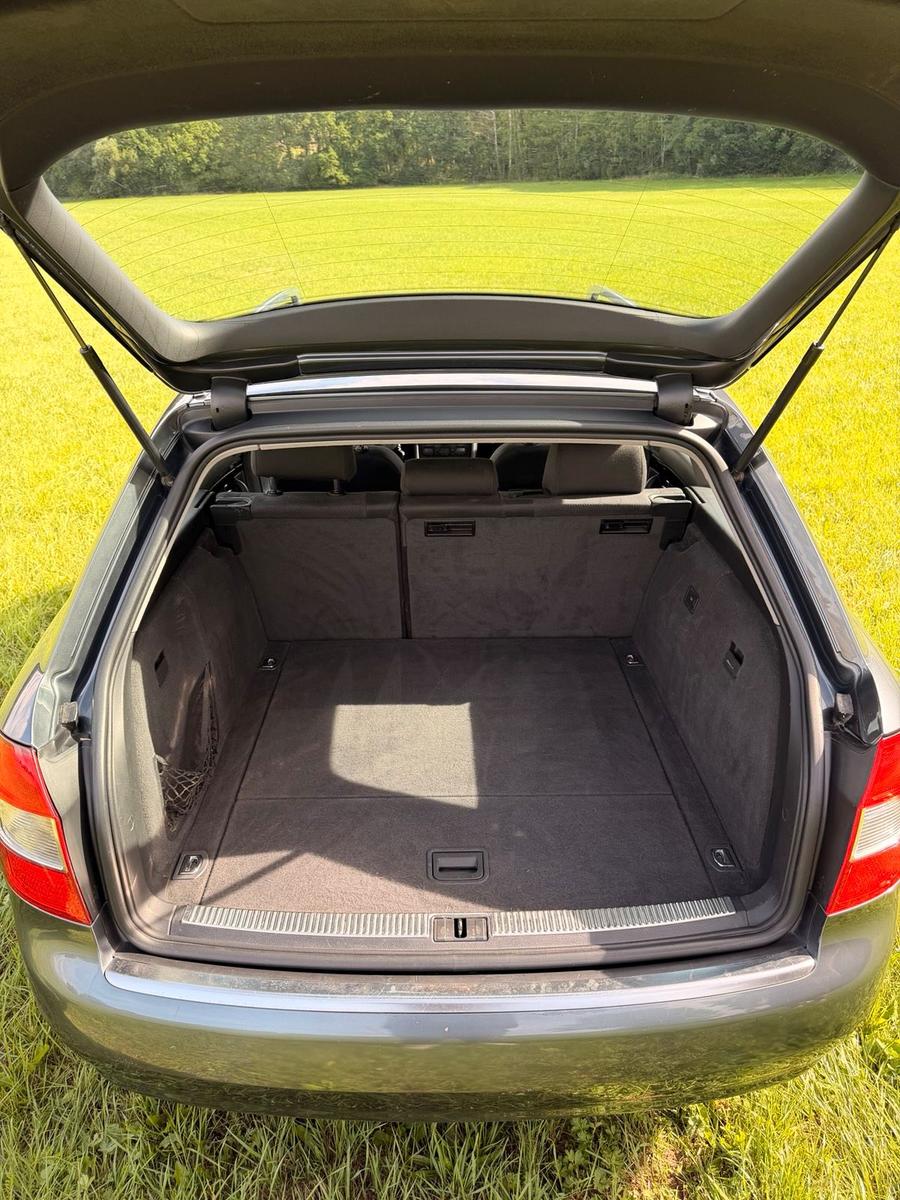 Audi A4 2004 — photo 8