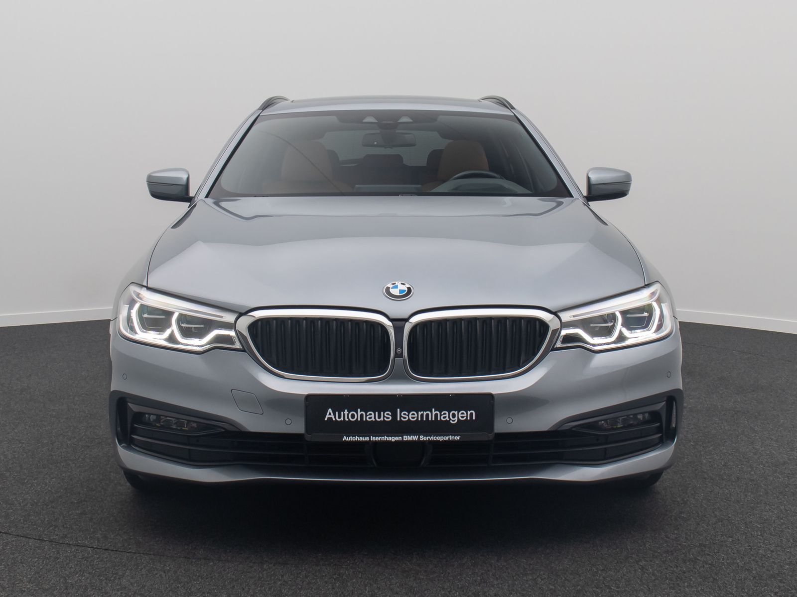 Fahrzeugabbildung BMW 540d xD SportLine 360&deg;HUD AHK DispKey SoftCl H/K
