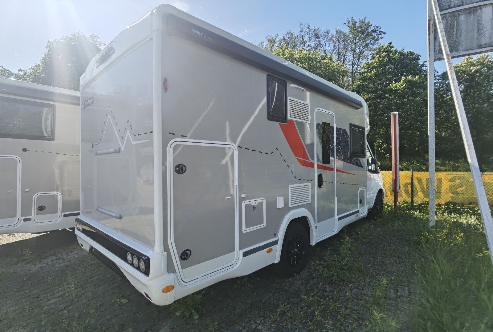 Fahrzeugabbildung Challenger 260 Graphite Ultimate