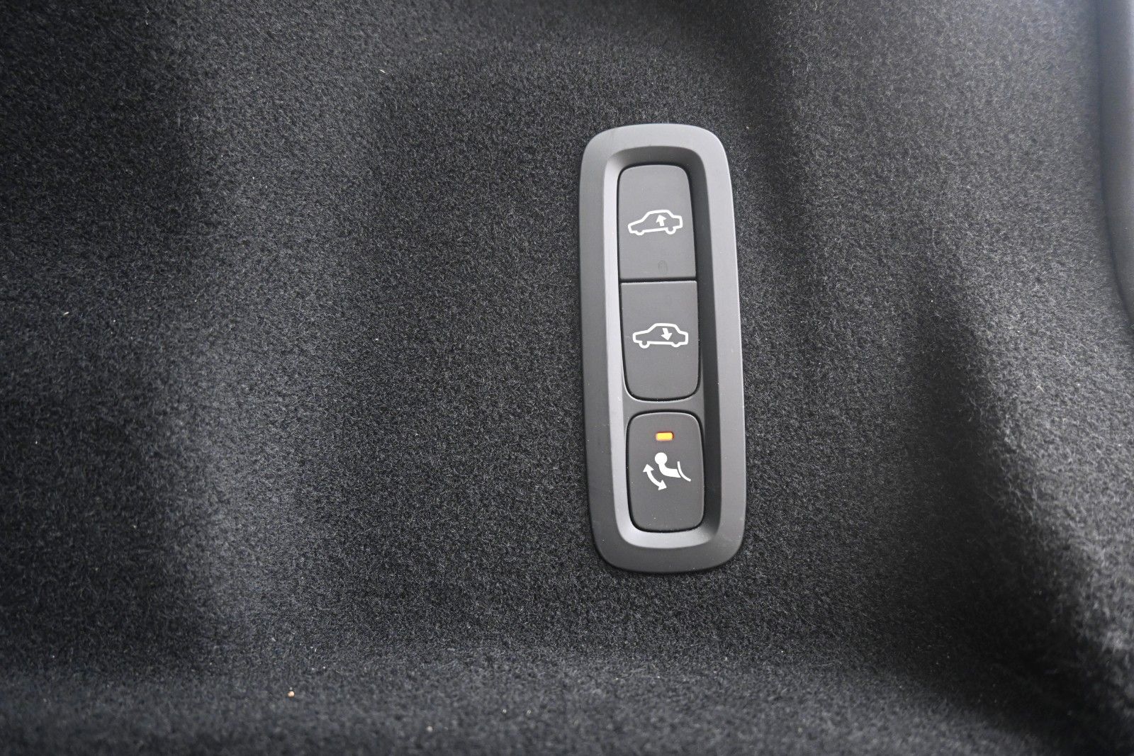 Fahrzeugabbildung Volvo XC60 B5 AWD Ultra Dark*PANO*LUFT*360°*ACC*AHK