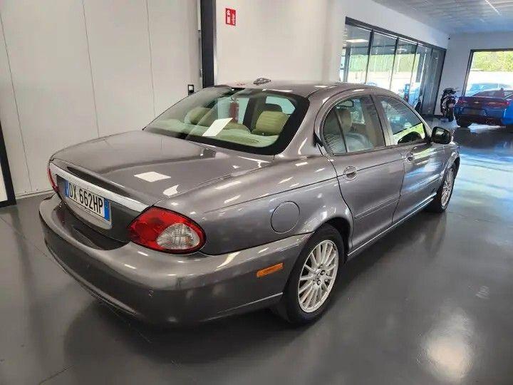 Jaguar X-Type