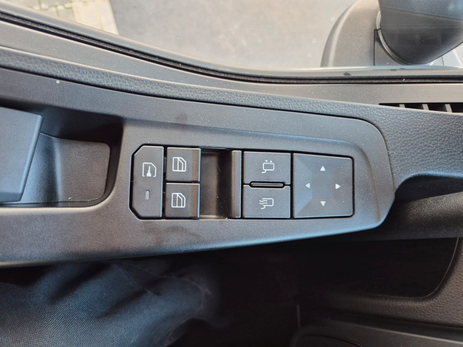 Fahrzeugabbildung Iveco AD200X46/P HR OFF Palfinger PK 12.501 Funk AHK