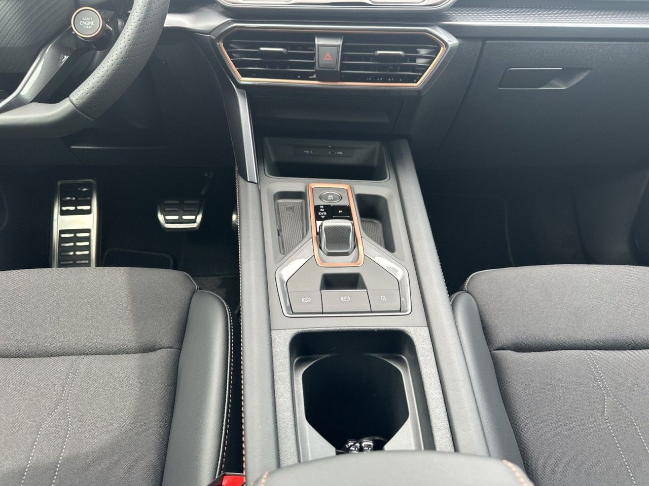 Fahrzeugabbildung CUPRA Leon 1.5 eTSI 7-Gang-DSG
