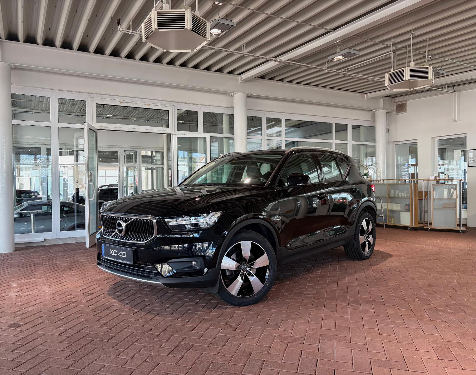 Volvo XC40 D4 Mom AWD Autom Harman Intellisafe BLIS