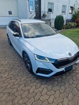 Skoda Octavia 2.0 TSI DSG RS PLUS COMBI RS PLUS - Skoda Octavia von privat