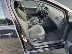 Fahrzeugabbildung Volkswagen Golf VII Variant Comfortline Navi Sitzh. AHK