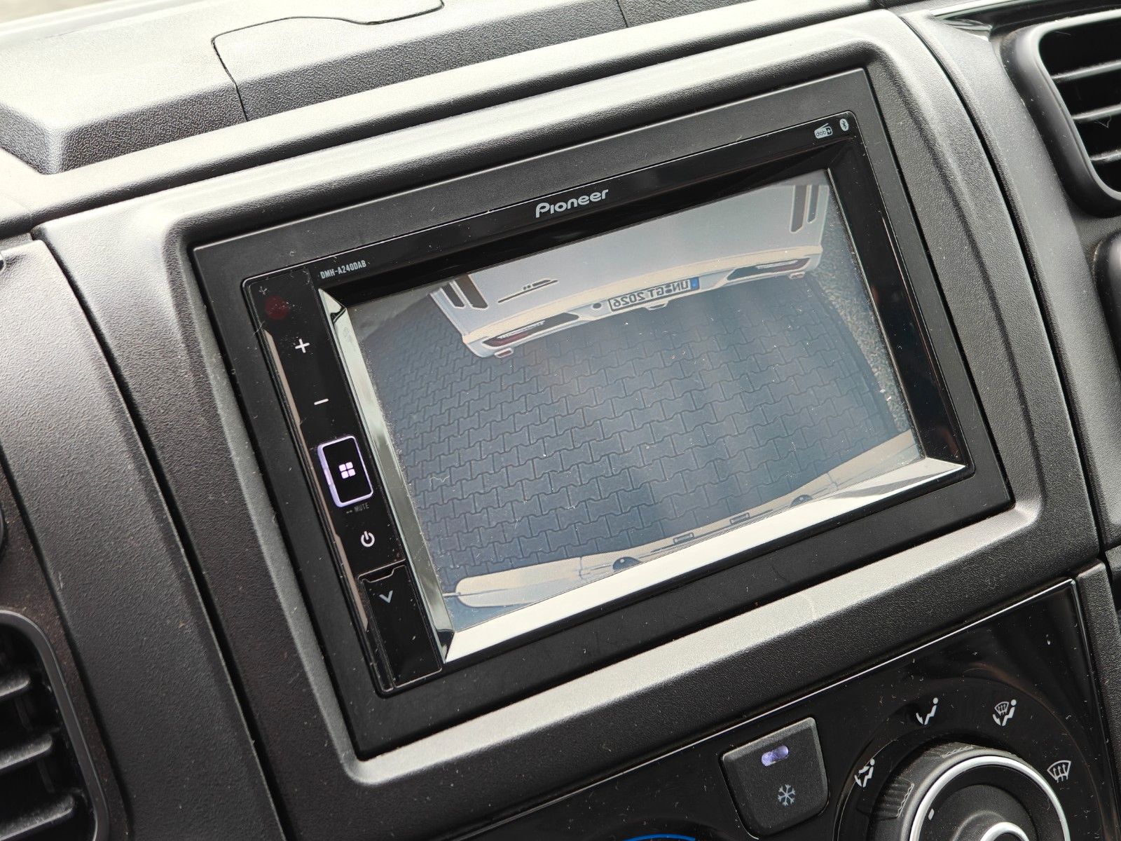 Fahrzeugabbildung Carado T-447 - Solar, SAT, TV, Markise, Einzelbetten -