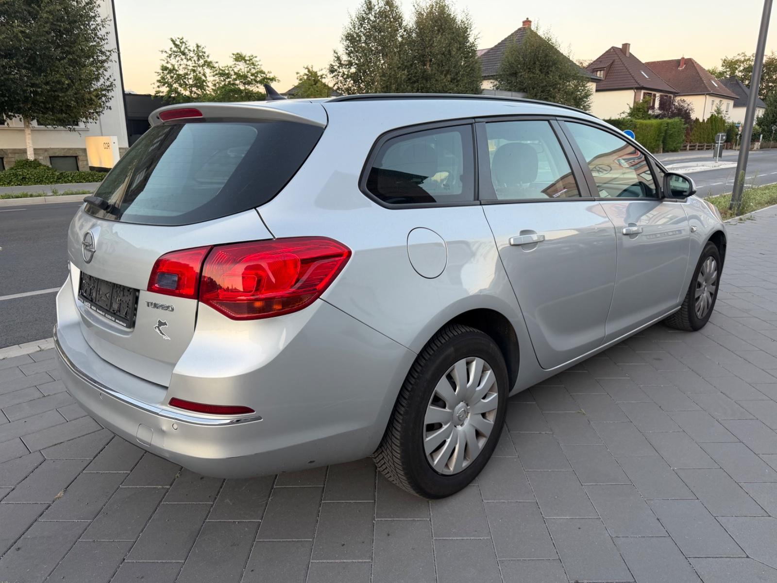 Opel Astra 2015 — interior
