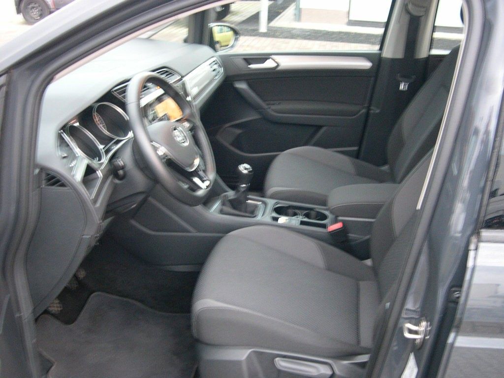 Fahrzeugabbildung Volkswagen Touran TDI +NAVI+2xPDC+SHZ
