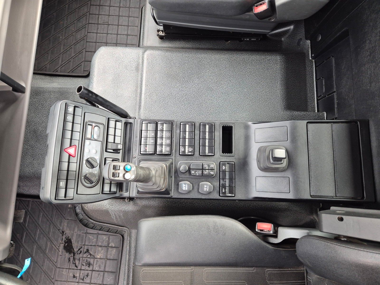 Fahrzeugabbildung Mercedes-Benz U 218 4x4 Winterdienst, Hydrostat, Zapfwelle