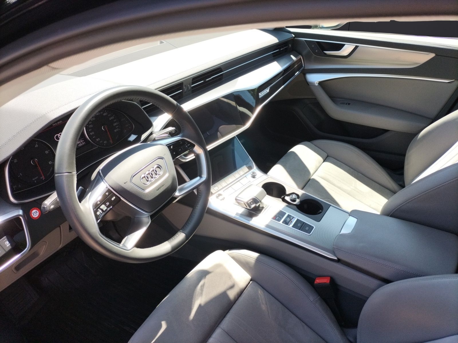 Fahrzeugabbildung Audi A6 Avant 45 TDI design quattro LED Navi ACC