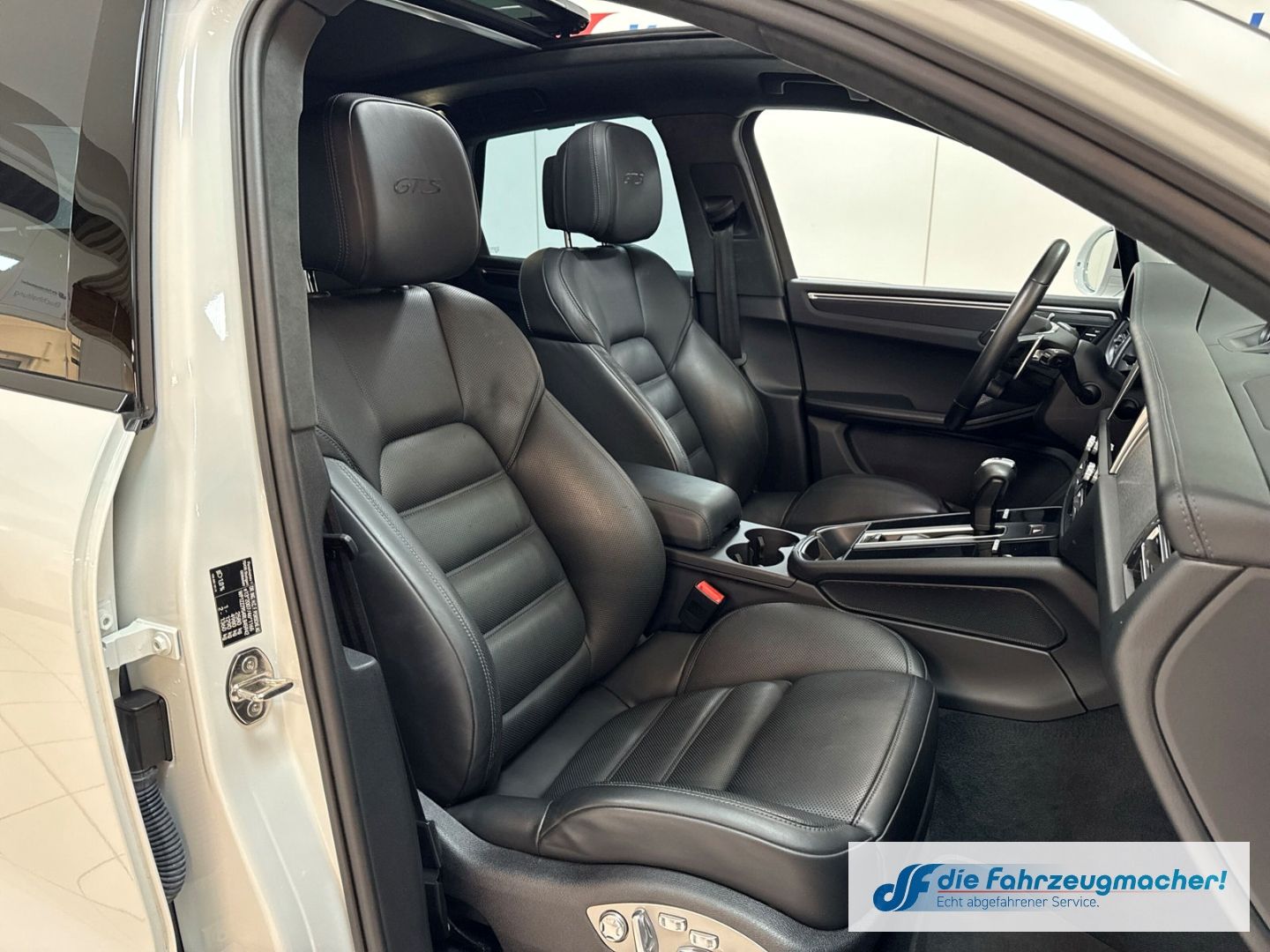 Fahrzeugabbildung Porsche Macan GTS Luftfederung AD Niveau Approved*2028 E