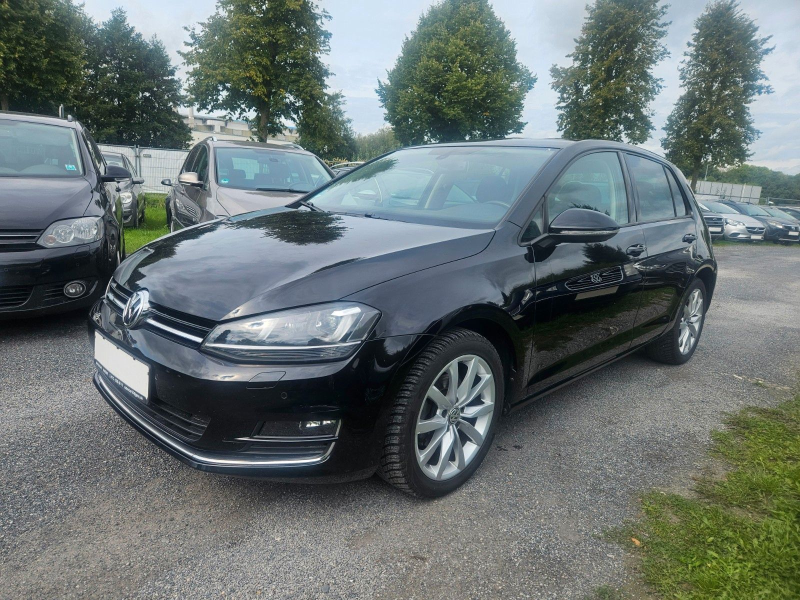 Volkswagen Golf - 1