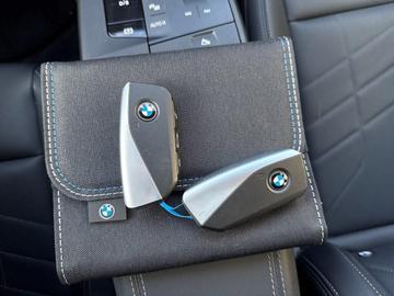 2025 BMW IX1 — миниатюра 33