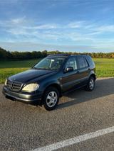 Mercedes-Benz ML 320 - - Mercedes-Benz ML 320 aus 2000
