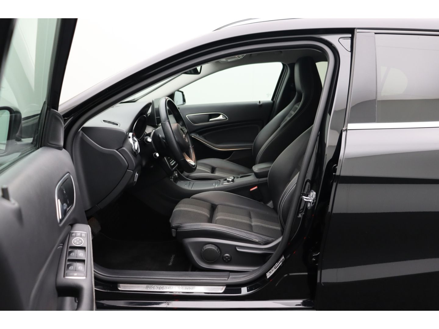 Fahrzeugabbildung Mercedes-Benz GLA 220 CDI d 4Matic Navi LED El. Heckklappe AHK