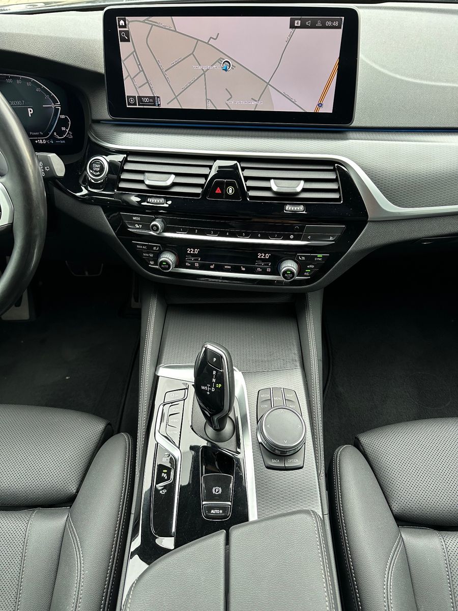 Fahrzeugabbildung BMW 530 e Touring M-Sport NAV+LED+AHK+ACC+360°+18ZO