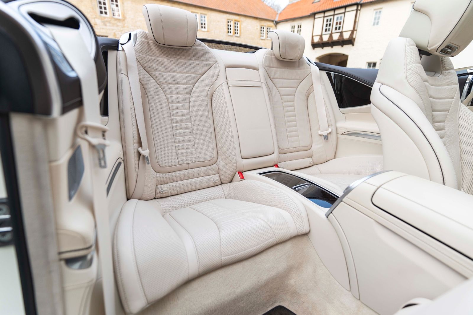 Fahrzeugabbildung Mercedes-Benz S 560 Cabriolet Burmester 360° LED ACC Massage