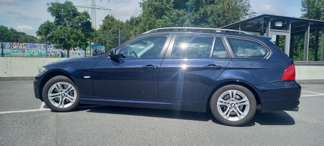 BMW 320i Touring - Automatik