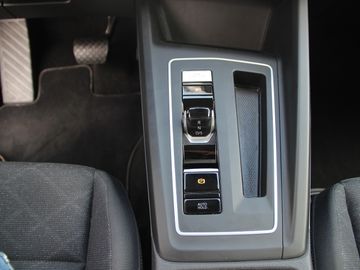 Volkswagen Golf VIII Variant 2.0 TDI DSG Life LED NAVI
