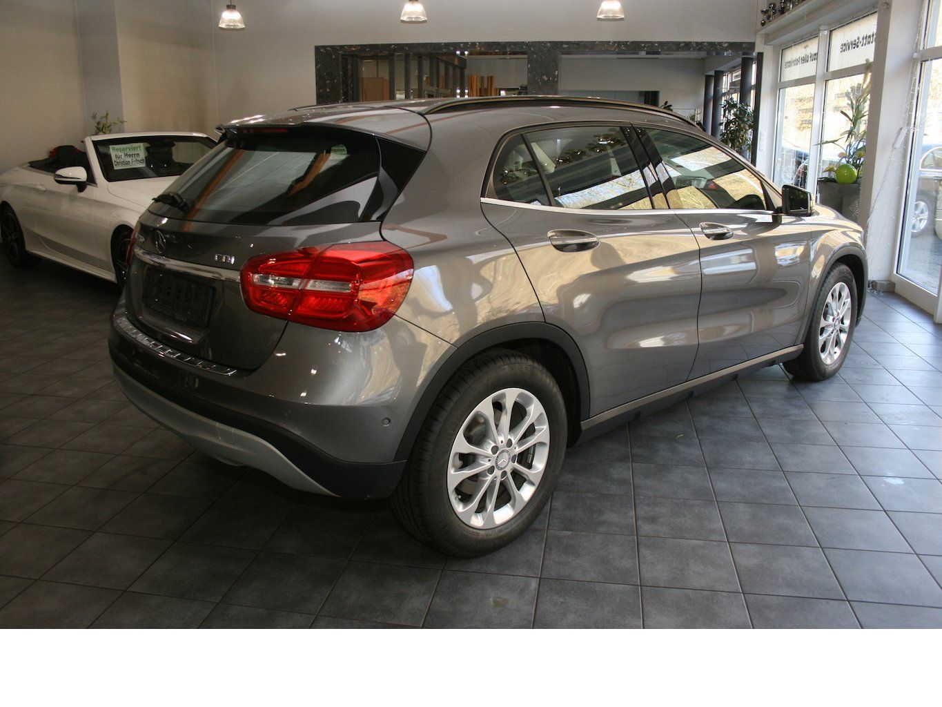 Fahrzeugabbildung Mercedes-Benz GLA 200 d Style *Bi-Xenon*AHK*Euro6*PTS*Navi