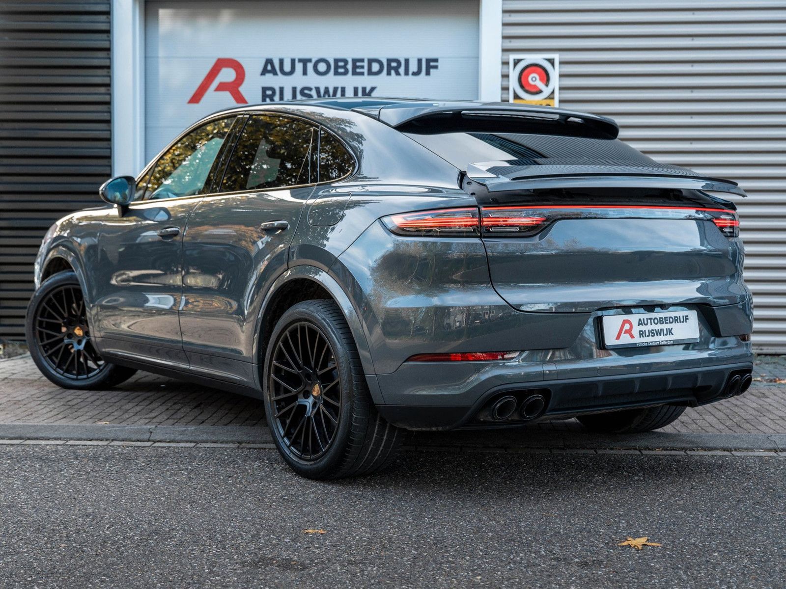 Porsche Cayenne Coupé 3.0 E-Hybrid Platinum Edition Pano imagem 3