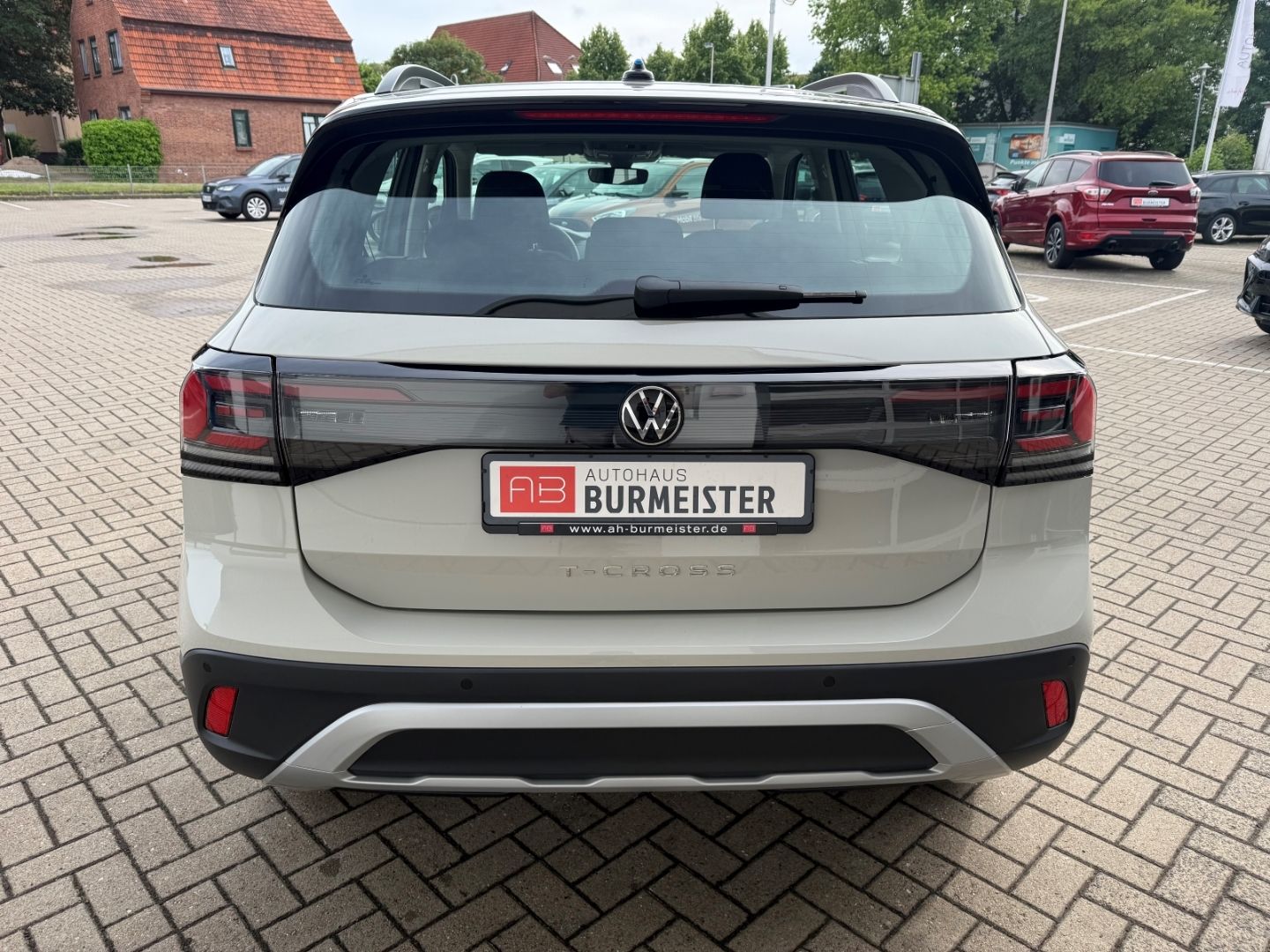 Fahrzeugabbildung Volkswagen T-Cross 1.0 TSI 70 kW Life Digitales Cockpit LED