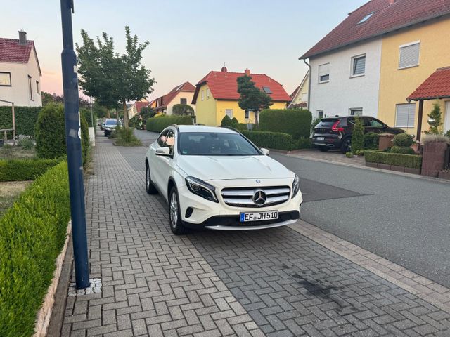 MERCEDES-BENZ GLA 200 CDI 4MATIC 