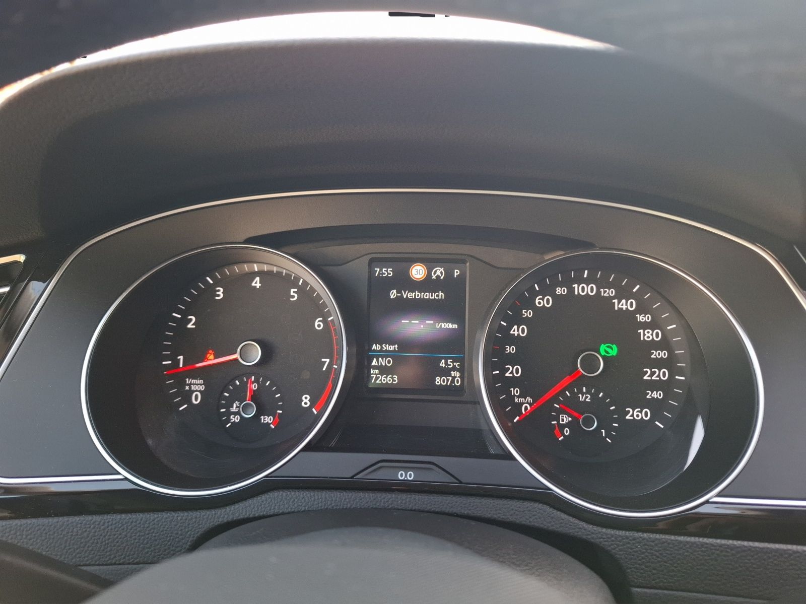 Fahrzeugabbildung Volkswagen Passat Variant TSI Business DSG Matrix Standhzg.