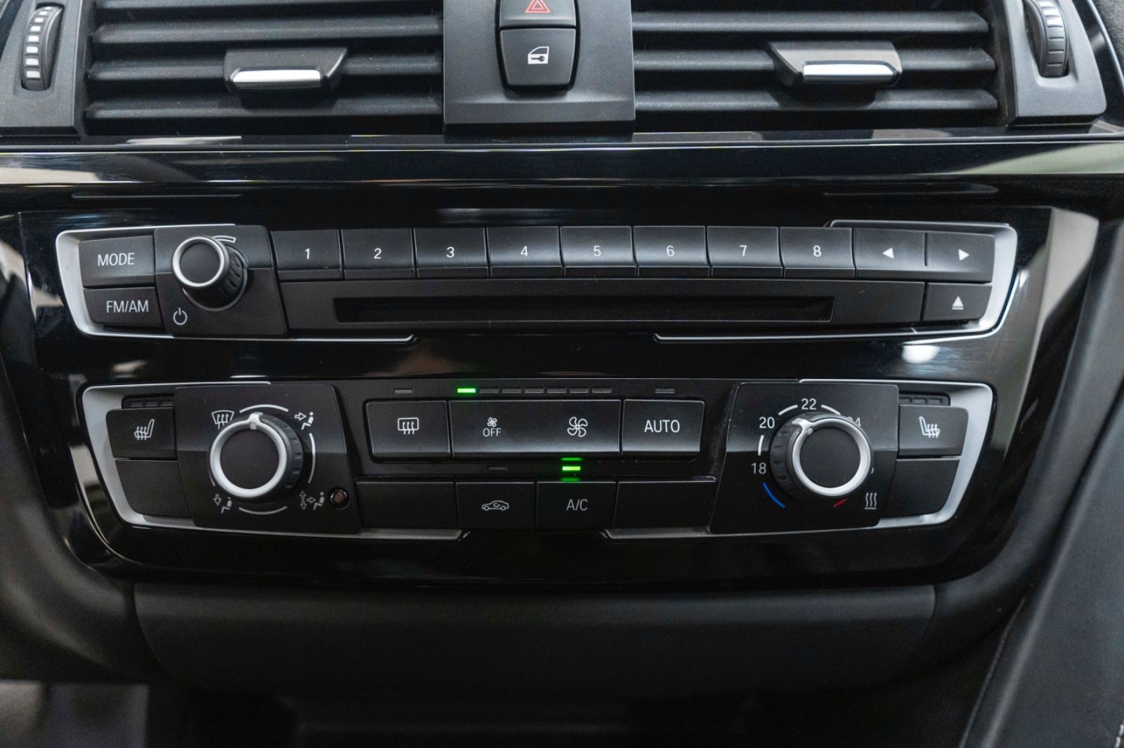 Fahrzeugabbildung BMW M4 CS Head UP LED NAV KAM PDC DKG