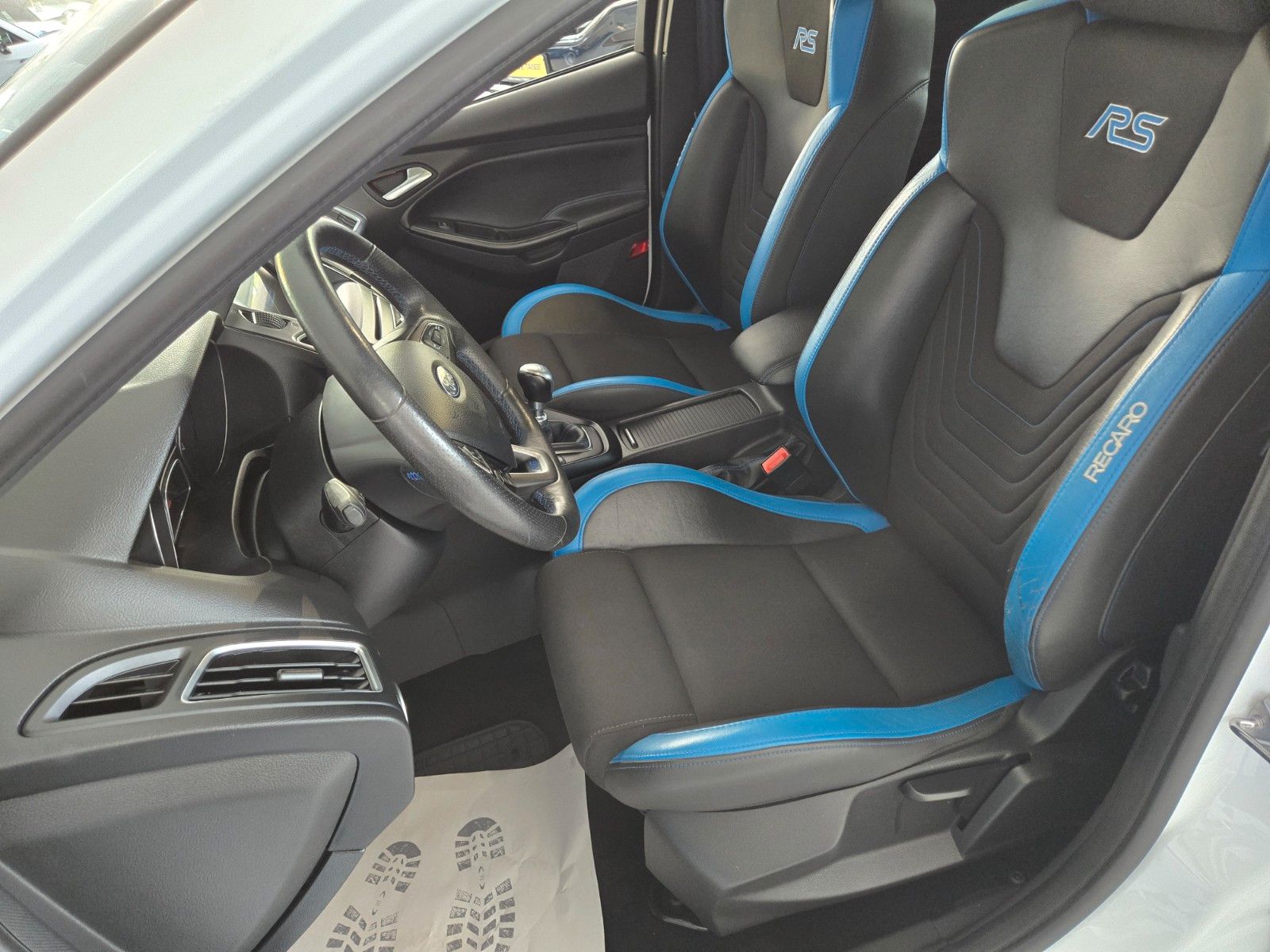 Fahrzeugabbildung Ford Focus Lim. RS*Recaro Sitze