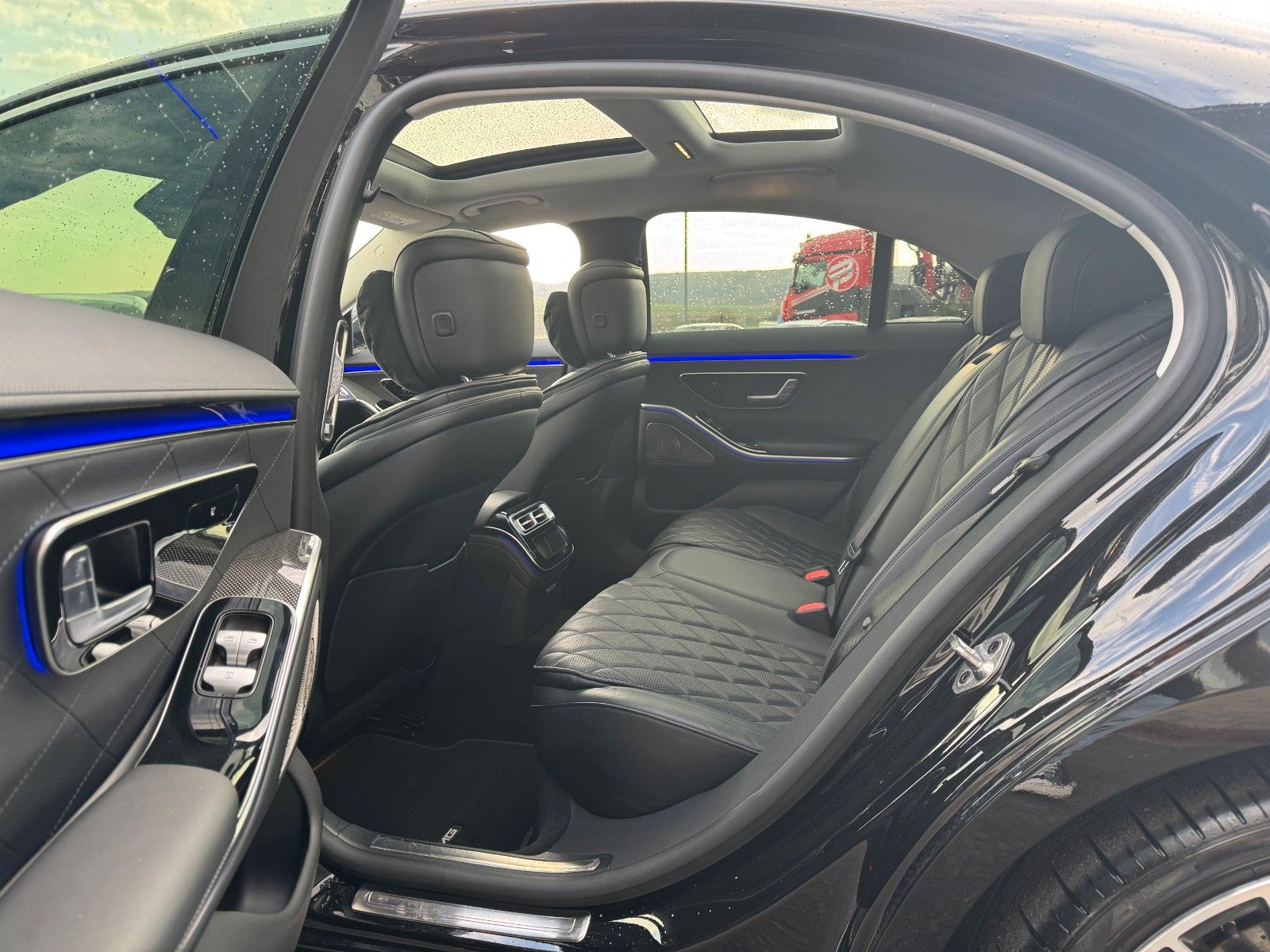 Fahrzeugabbildung Mercedes-Benz S 400d 4M AMG+Pano+Massage+HUD+360+AirM+