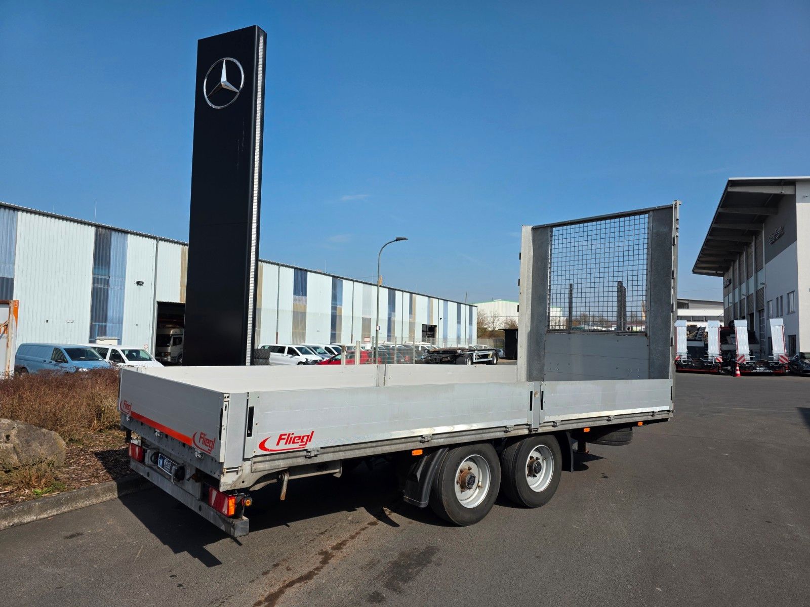 Fahrzeugabbildung Fliegl TPS 119 GFA-Achsen Auffahrrampen Knorr ABS